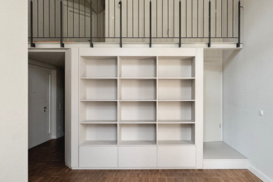 Modelo de biblioteca en casa tipo loft minimalista de tamaño medio