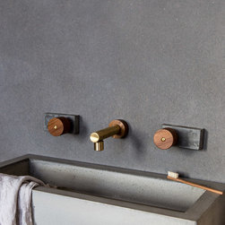 Brass bathroom features - Products