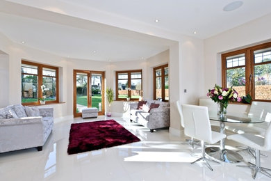 Example of a minimalist living room design in Miami