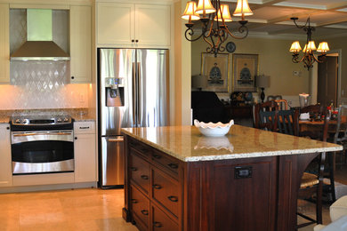 Example of a kitchen design in Miami
