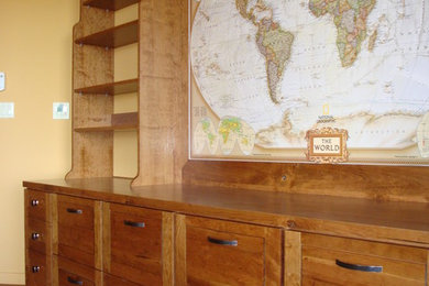 Example of a classic home office design in Albuquerque