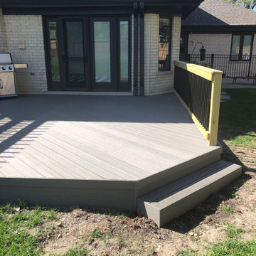 TimberTech Silver Maple with Attached Pergola in Glenview, IL
