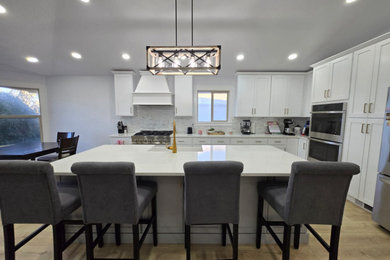Example of a kitchen design in Salt Lake City