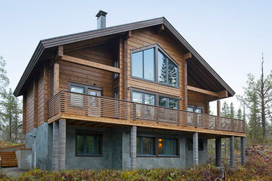 Modelo de fachada de casa marrón escandinava grande de tres plantas con tejado a dos aguas y tejado de varios materiales