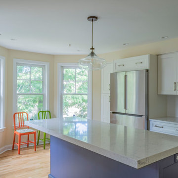 Contemporary Condo Kitchen with Quartz Island and Bay Windows – Cambridge MA