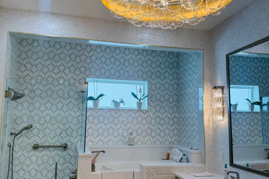 Example of a bathroom design in Tampa