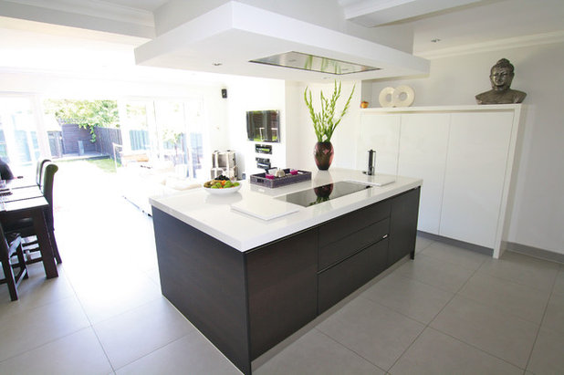 Modern Kitchen by LWK Kitchens London