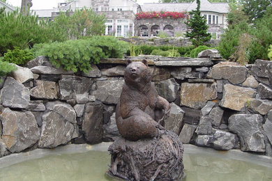Inspiration for a traditional landscaping in Detroit.