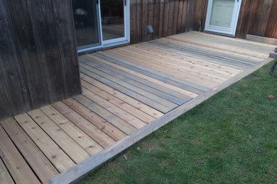 Inspiration for a contemporary deck remodel in New York