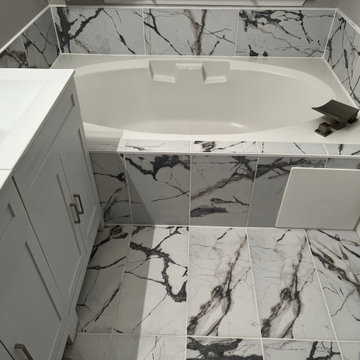 Soaking Tub With Water Fall Faucet