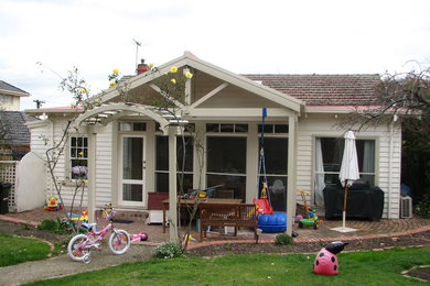 This is an example of a traditional home design in Melbourne.