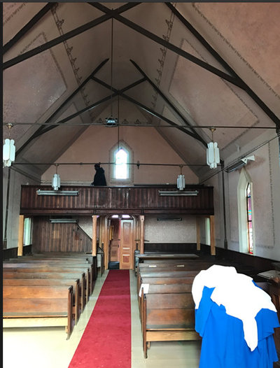 Tour: An 1880s Chapel Becomes a Cottage