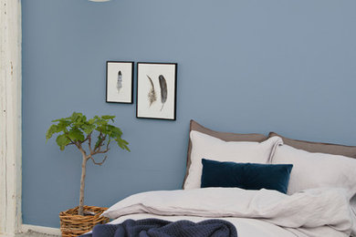 This is an example of a scandinavian bedroom in Odense.
