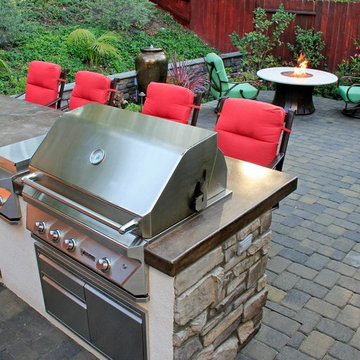 Outdoor Kitchens & Entertaining