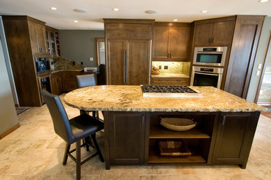Example of a classic kitchen design in Vancouver
