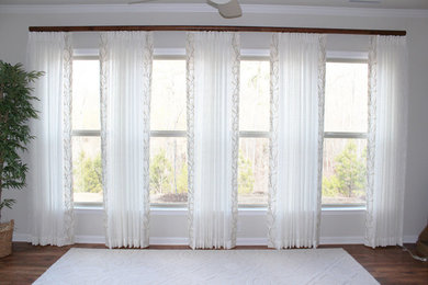 Living room - traditional living room idea in DC Metro