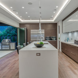 983 TUDOR AVENUE - Products