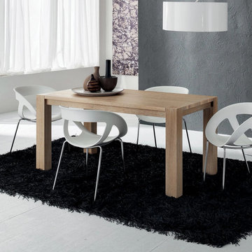 Sergio extending oak dining table by La Primavera