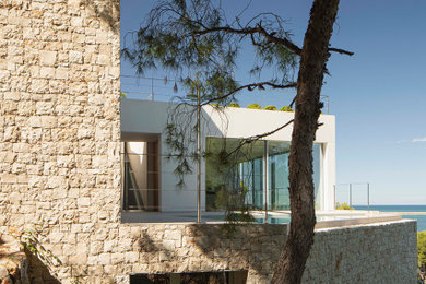 Imagen de fachada de casa mediterránea grande