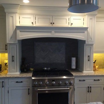 Hearth Hood With Spice Pullouts