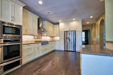 Kitchen - kitchen idea in Austin