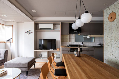 This is an example of a scandinavian home design in Osaka.