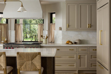 Elegant kitchen photo in Sacramento