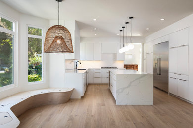 Kitchen - contemporary kitchen idea in Los Angeles