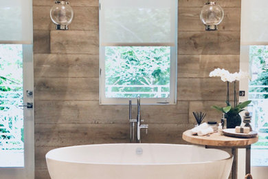 Example of a trendy bathroom design in Miami