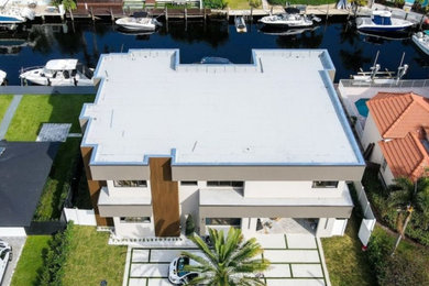 Exterior home idea in Miami