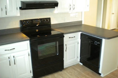 Kitchen - traditional kitchen idea in Nashville