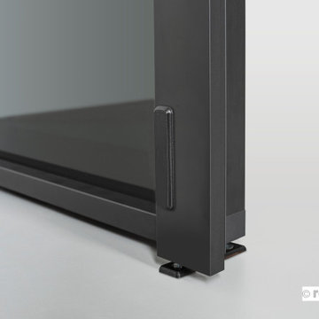 raumplus und Wolf Möbelwerkstatt präsentieren die Swing Door Slim Line