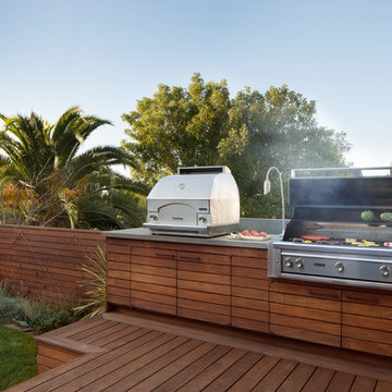 Outdoor Kitchen with Pizza Oven and Grill