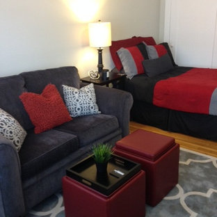 Example of a transitional home design design in Sacramento