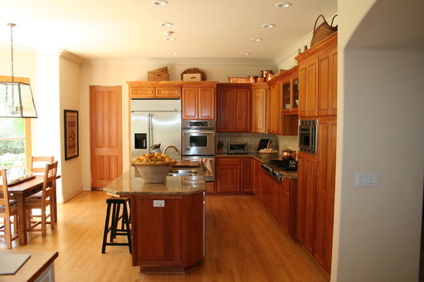 Kitchen Of The Week Latte Colored Cabinets Perk Up An L Shape Kitchen Of The Week Diablo