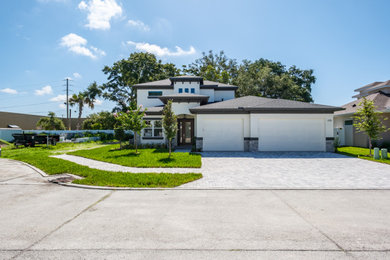 Inspiration for a transitional exterior home remodel in Tampa