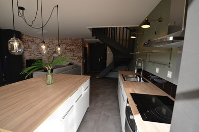 This is an example of an industrial kitchen in Bordeaux.