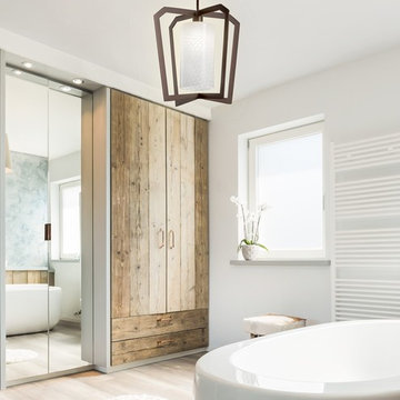 Fusion™ Aria 1-Light Intersecting Chandelier in Master Bath