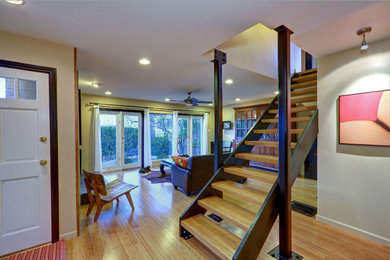 Entryway - modern entryway idea in Los Angeles
