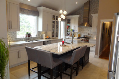 Kitchen - contemporary kitchen idea in Toronto