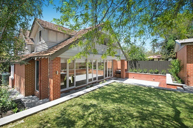 This is an example of a midcentury exterior in Melbourne.