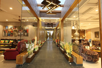 Example of a trendy home design design in Delhi