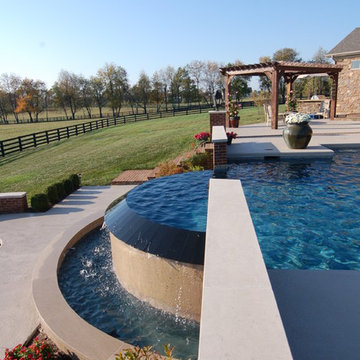 Vanishing edge pool with unique architecture