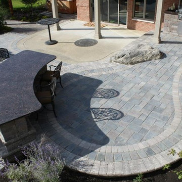 Outdoor Kitchen & Bars