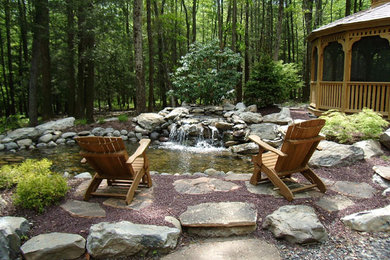 Inspiration for a traditional landscaping in Philadelphia.