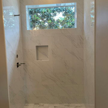 12x24 Carrara Tiles with Picket Mosaic
