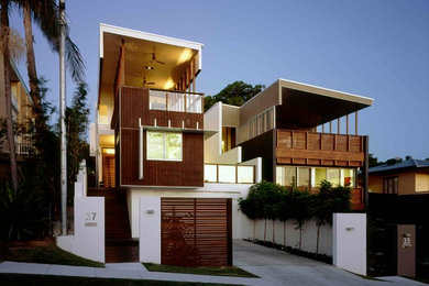 Photo of a mid-sized modern three-storey white house exterior in Dallas with wood siding and a flat roof.