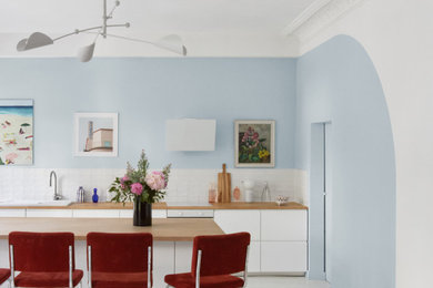 Exemple d'un bar de salon moderne.