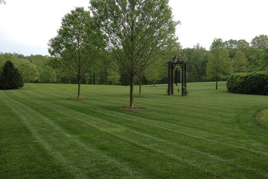 Photo of a traditional landscaping in Atlanta.