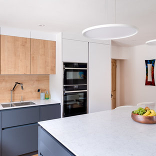 cuisine moderne avec une crédence en bois  photos et